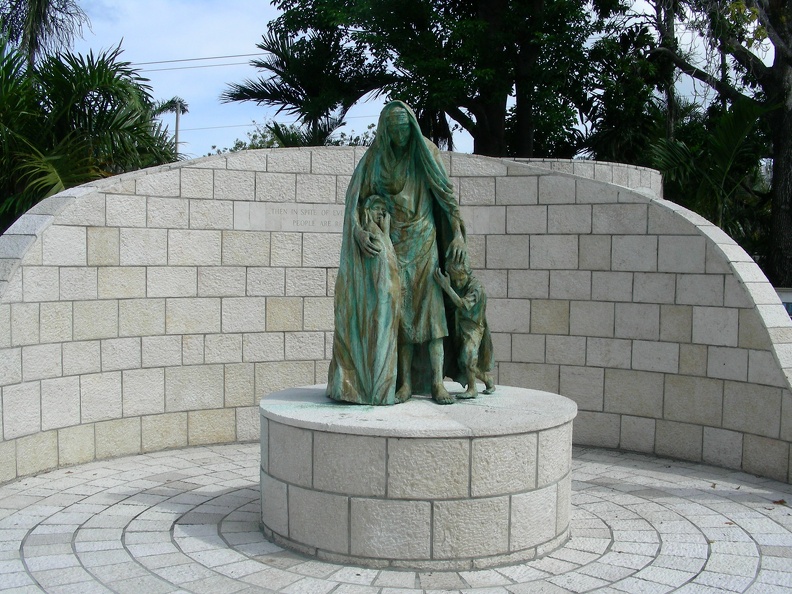 21-Holocaust Memorial o.JPG